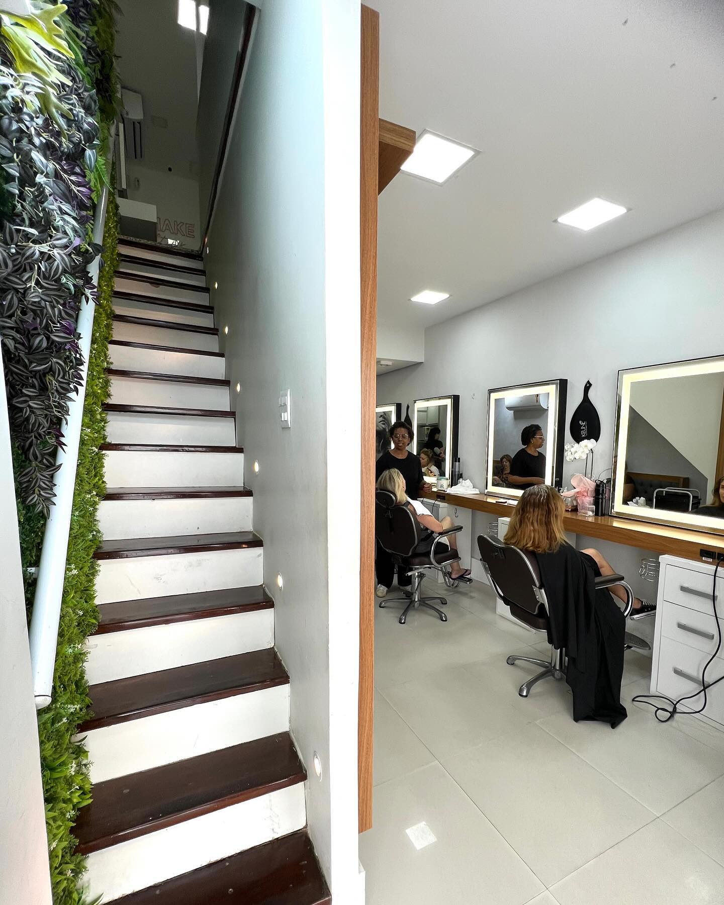 Ambiente do salão Boutique dos Fios e Unhas na Barra da Tijuca