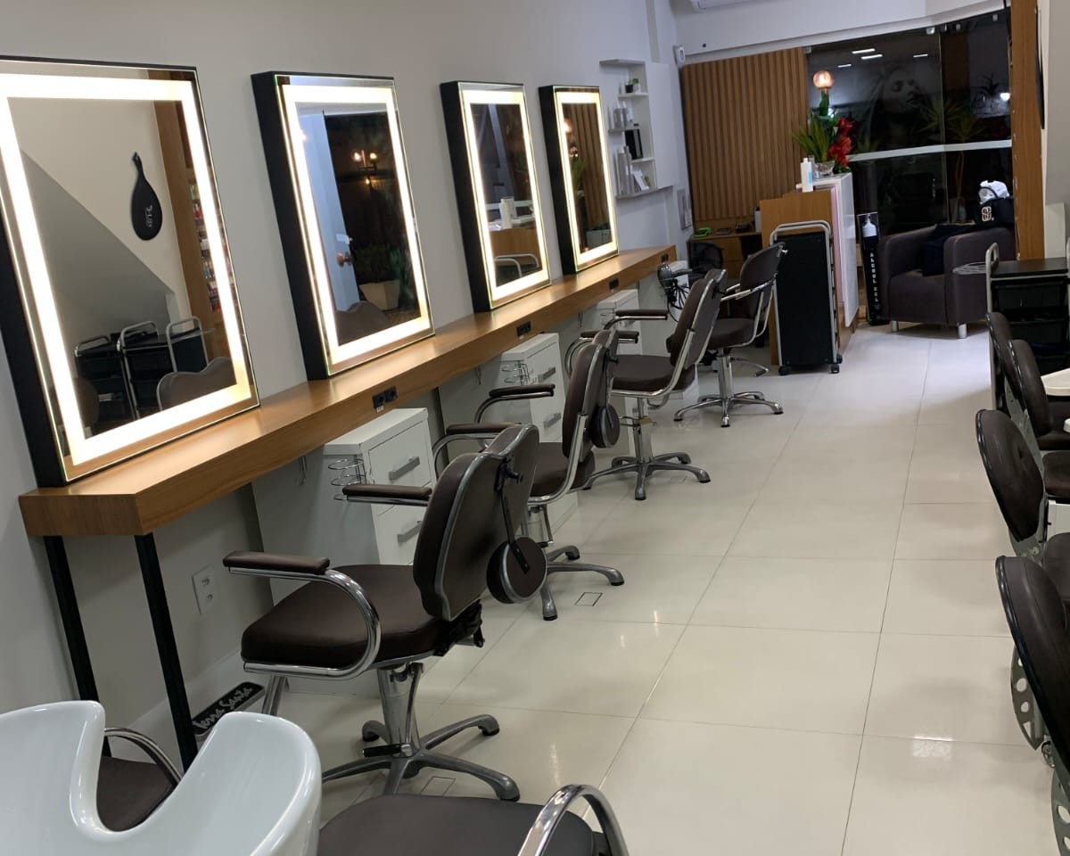 Ambiente do salão Boutique dos Fios e Unhas na Barra da Tijuca