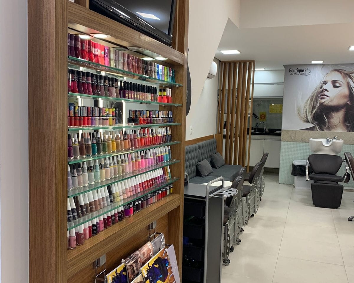 Ambiente do salão Boutique dos Fios e Unhas na Barra da Tijuca